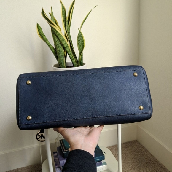 Michael kors handbag - Picture 6 of 13